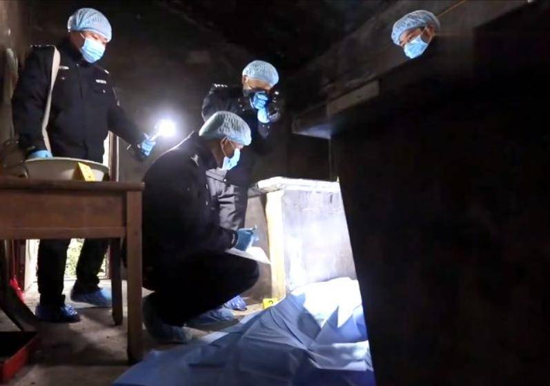 万残害生母临刑前哭求：别判我死刑球王会2018年四川男子为40(图2)