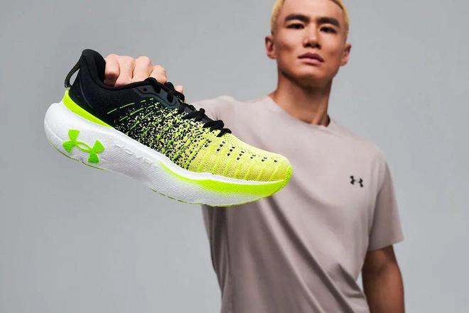 厚底跑鞋」登场！看着就爽！球王会网站UA 新一代「(图5)