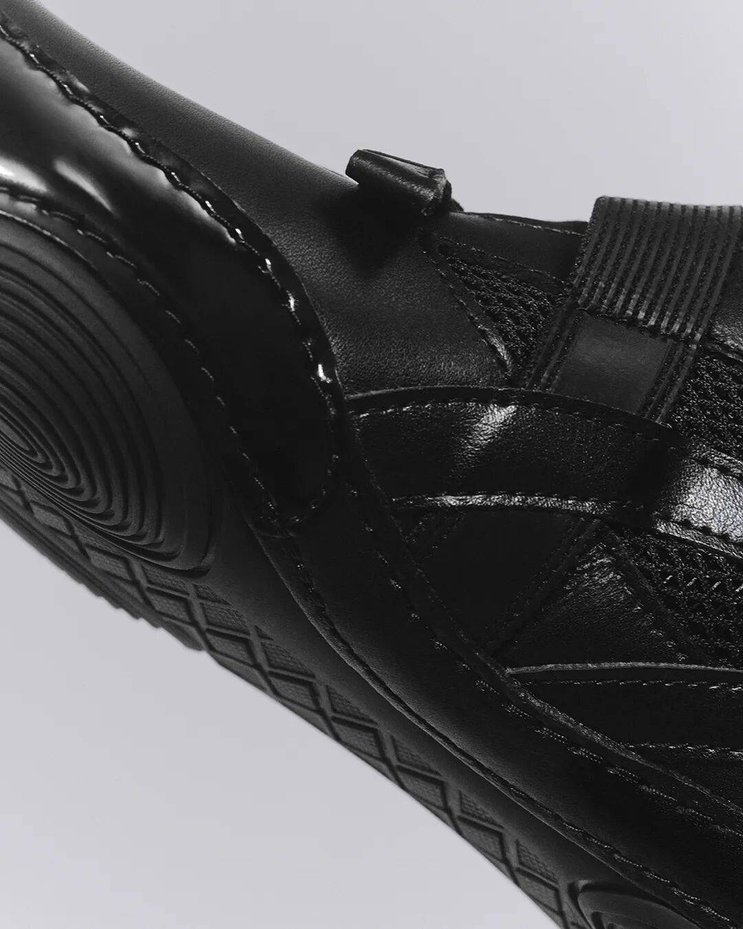 ASICS打造首款鞋履 国贸店今日正式启售ISSEY MIYAKE FOOT｜联合(图4)